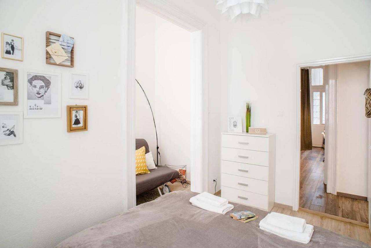 Comfy, renewed 3 bedroom apt in center Boedapest Buitenkant foto