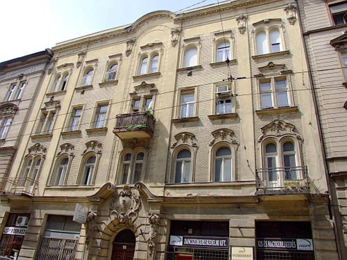 Comfy, renewed 3 bedroom apt in center Boedapest Buitenkant foto