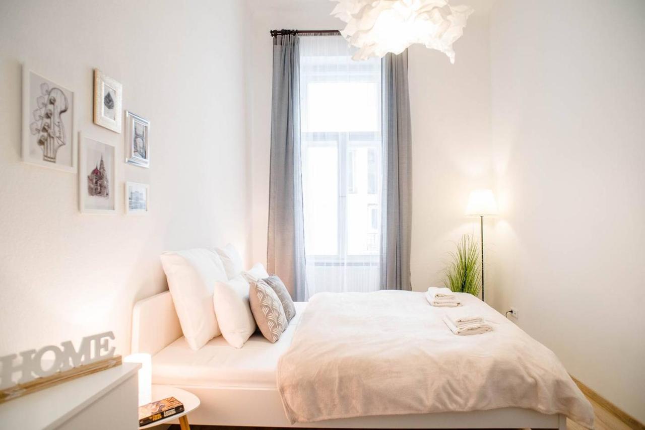 Comfy, renewed 3 bedroom apt in center Boedapest Buitenkant foto