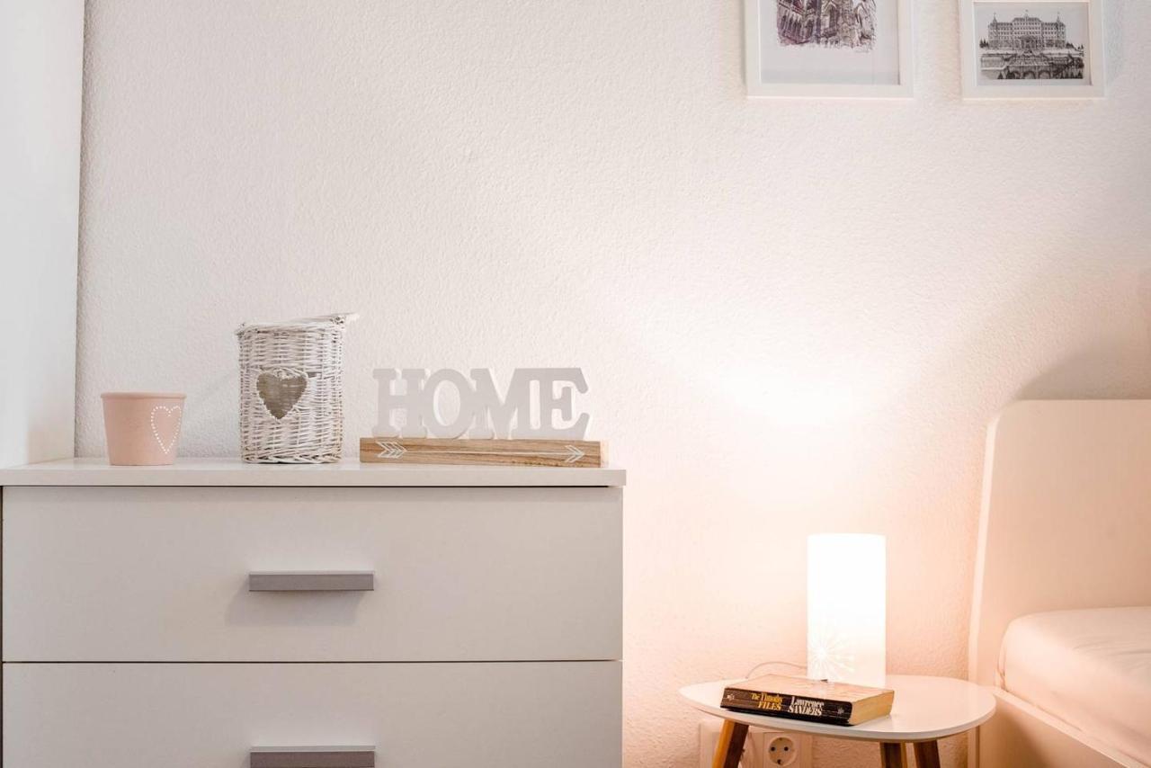 Comfy, renewed 3 bedroom apt in center Boedapest Buitenkant foto